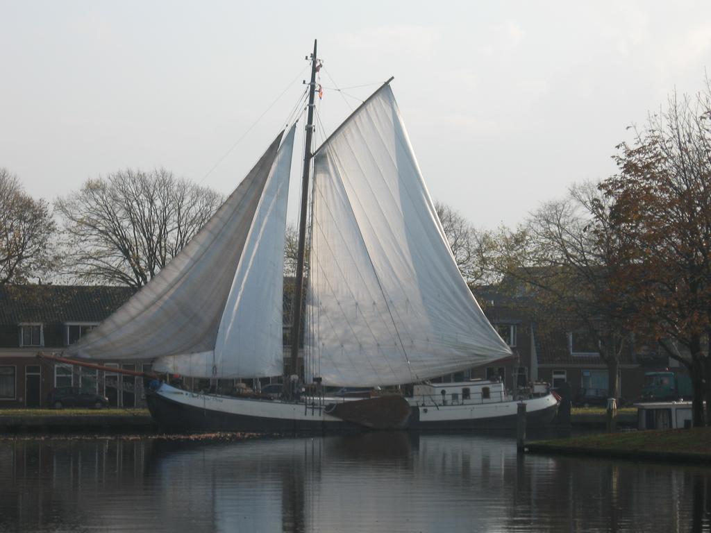 Zeilschip De Vrouw Dina Villa Leida Esterno foto